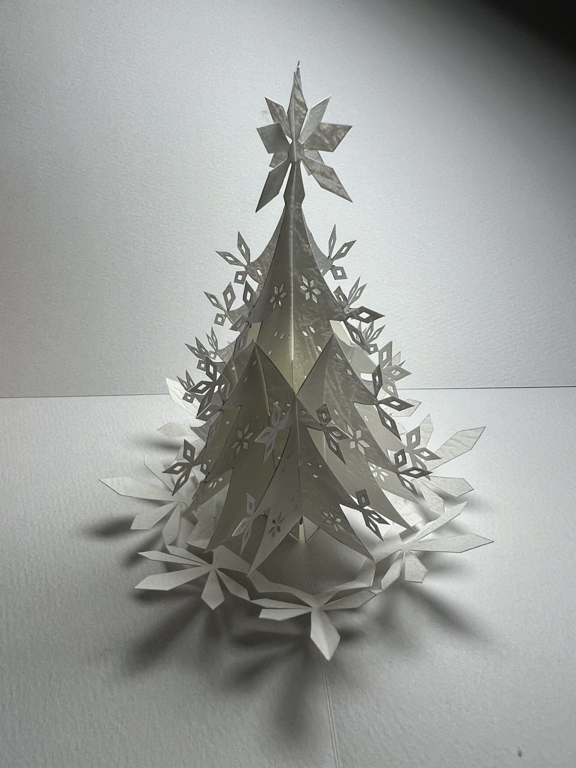 立体切り絵のクリスマスツリー作品1